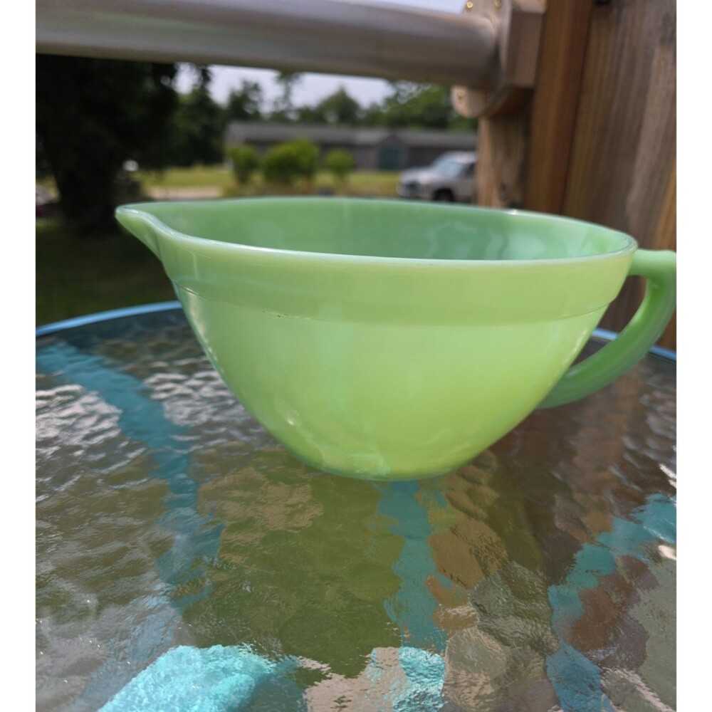 VTG Fire-King Ware Jadeite Batter Bowl w/ Spout & Handle 9.5” Mixing Bowl USA